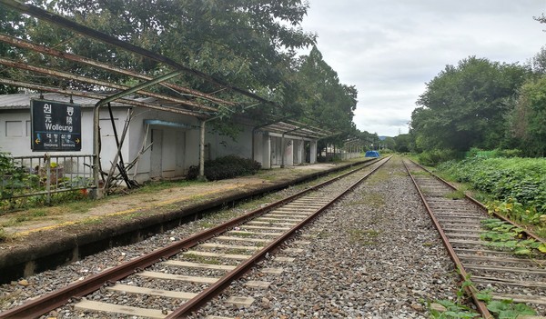 고양시청 인근의 교외선 원릉역 모습. 2024년 개통하는 교외선은 고양시 구간에선 ‘대곡역’과 ‘원릉역’에서만 정차할 예정이라 추가 정차역 요구가 나오고 있다. 