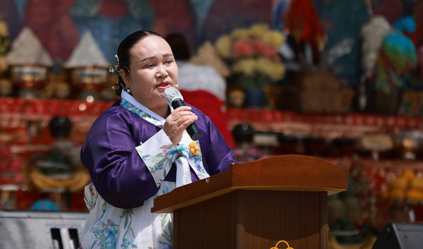 김용희 고양행주나루 강풍어제 보존회장이 인사망를 전하고 있다.