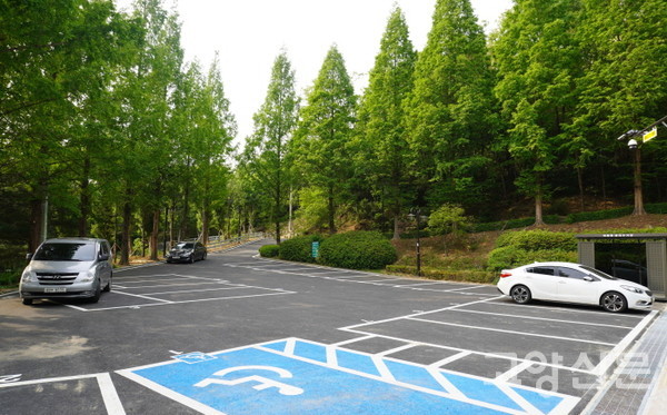 성라피크닉공원 주차장.