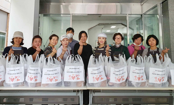 마두1동이 사랑의 장담그기로 이웃사랑을 실천했다.