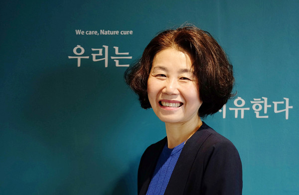 변혜경 '건강지킴이 수' 대표는 내 몸에 쌓인 전자파를 날리는 어싱이 건강에 도움이 된다는 본인 스스로의 경험을 널리 알리고 있다.