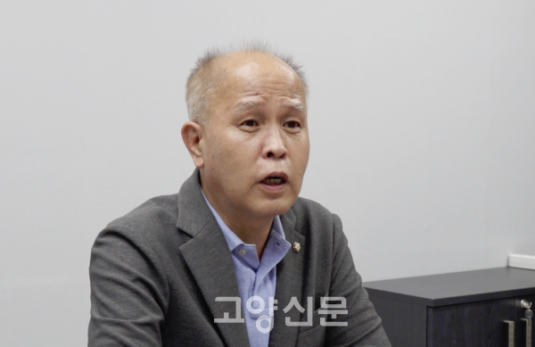 ▲ 15일 일산 대화동 지역사무실에서 진행된 이용우 국회의원(민주당 초선 비대위원) 인터뷰. 