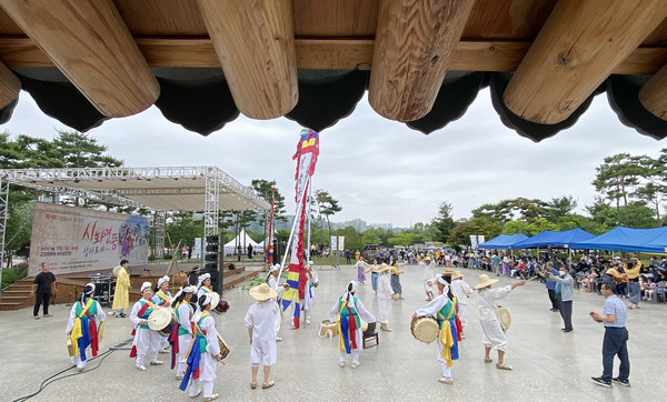 풍물패와 함께 어우러진 농요는 흥 그자체였다.