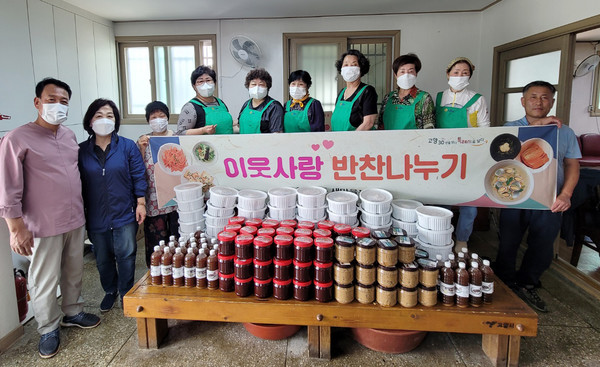 중산2동이 지역의 어려운 이웃을 위해 이웃사랑 반찬나누기를 진행했다.