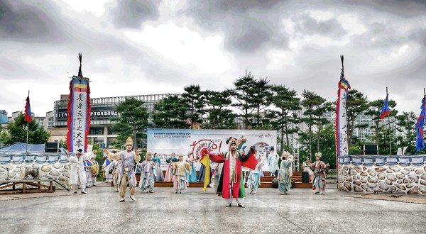  도깝대감지신놀이는 재미와 흥을 더했다.