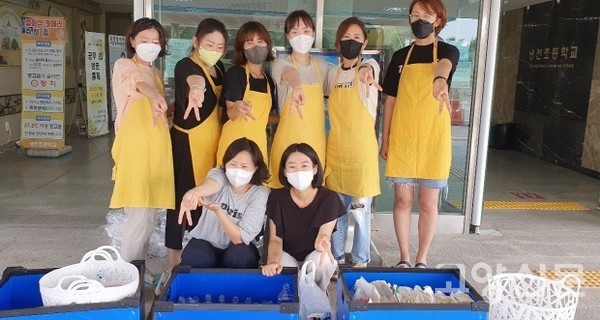 냉천초등학교 학부모회 환경활동동아리 회원들. [사진=송진화]
