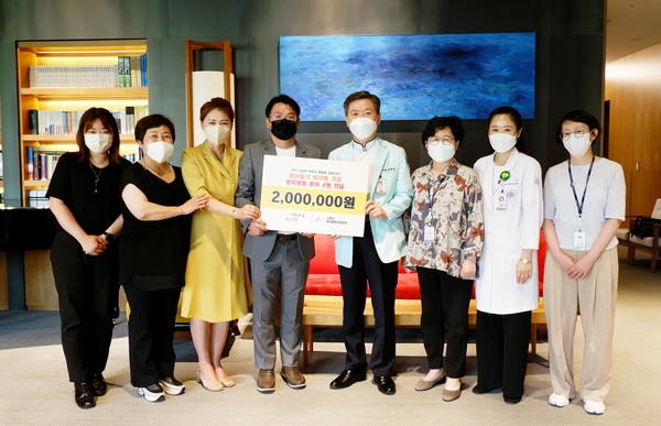 ‘행복한마을별빛맘’이 지난 4일 고양시육아종합지원센터와 함께 명지병원에 200만원의 기부금을 전달했다.
