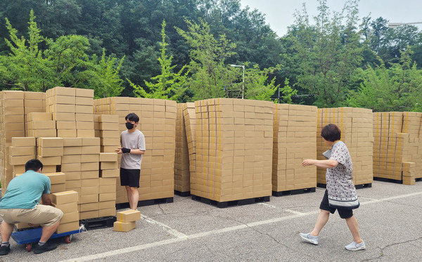 (주)영이너폼이 지역의 어려운 이웃을 위해 마스크 61만여자