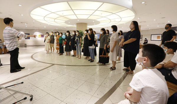 시민들에게 아리랑의 아름다운 선율을 들려주는 고양레이디스싱어즈..