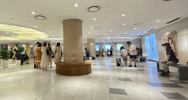 공연이 시작되기 전의 평범한 일산 롯데백화점 갤러리