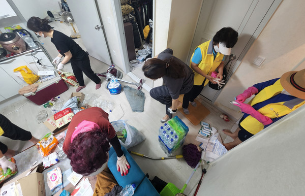 행신1동 지역사회보장협의체가 희귀난치병을 앓고 있는 가구에 주거환경을 개선했다.