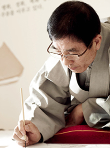 국가무형문화재 불화장 임석환 선생.