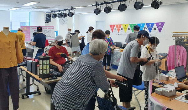 백석2동이 찾아가는 문화누리장터를 운영하고 있다.