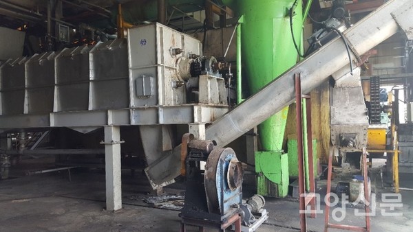 난지물재생센터에서 운영되던 서대문구 음식폐기물 처리시설. 시설 노후화와 위탁업체와의 분쟁으로 해당 시설은 2019년 1월부터 가동을 멈췄고, 이후 재가동 시도가 있을 때마다 주민들이 강력히 반대해왔다. 서울시는 기존시설을 대체하기 위해 같은 용도의 시설을 2026년까지 지하에 건설할 계획이다.