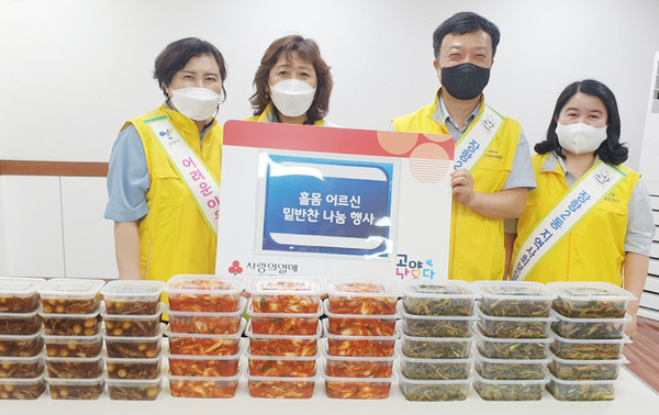 장항2동이 홀몸어르신 밑반찬 나눔 사업을 진행했다.