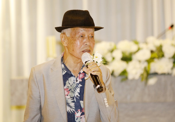 이임하는 김진원 송포농협 원로청년회장이 그동안의 여러 일들을 감사하며 인사를 하고 있다.