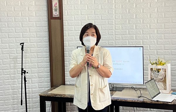 공소자 시의원이 인사말을 전하고 있다.