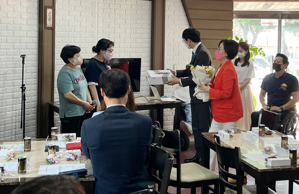 일산사랑센터의 체험홈 ‘홍이네’의 개소식 모습. 