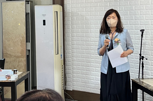 이경자 전국장애인부모연대 고양시지회장이 축하의인사말을 전하고 있다.
