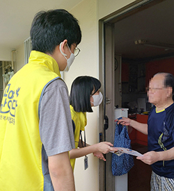 주엽2동이 지역의 취약계층을 어르신을 위한 폭염대비 안전 안부 확인을 진행한다.