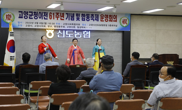 김진성 문명옥 정광숙 경기민요무형문화재 제41호의 민요공연.