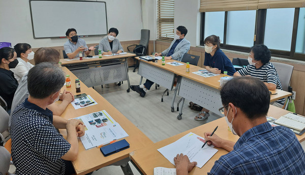  대화동 지역 시의원과 대화동 통장협의회 대표들이 지역발전을 위한 간담회를 열었다.