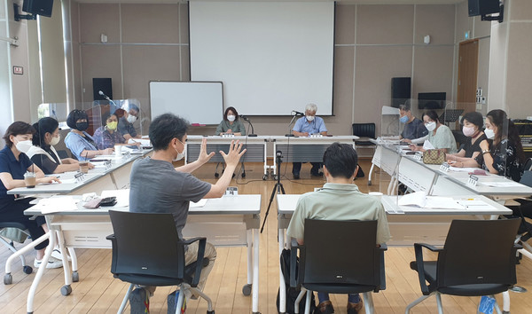 중산1동 마을축제의 성공적인 개최를 위한 2차 회의가 지난 8월 12일에 중산1동 주민자치센터에서 있었다.