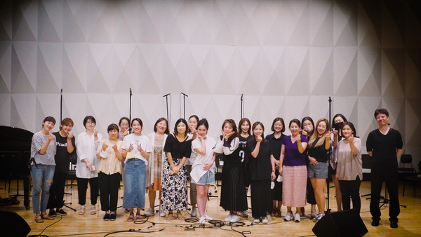 고양레이디스 싱어즈 단원들. 2016년 일산서구 대화동 대화마을에서 결성된 여성합창단이다.