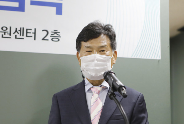 능곡 샘터3단지 최선경 관리소장이 인사말을 전하고 있다.