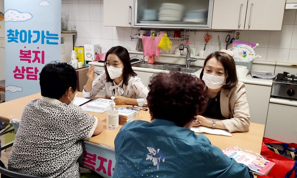   풍산동이 일산동구보건소와 연계해 찾아가는복지상담소를 운영하고 있다.