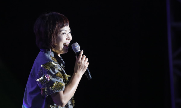 초대 가수 현숙의 압도적인 실력은 한껏 흥을 돋웠다.