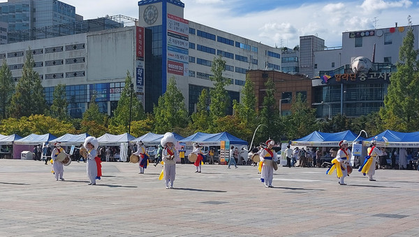 한뫼풍물단의 공연