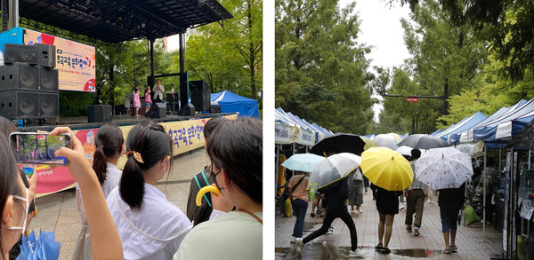 아이들은 모처럼의 지역축제에 신이났다. 우산을 쓰고 핸드폰으로 사진을 찍으며 친구들과 함께 했다.