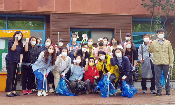 백석2동 통장협의회가 추석맞이 마을 대청소를 진행했다. 