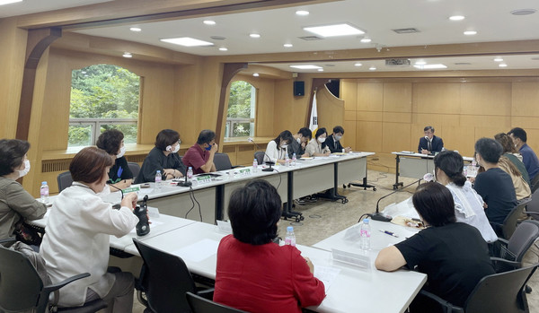 고양시가 각 동 주민자치회 간사들과 주민자치회 운영사항을 공유하는 등의 간담회를 개최했다. 