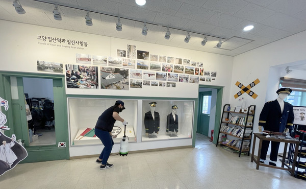 일산역전시관을 소독하고 있는 전문 업체