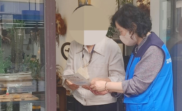 삼송2동이 복지 위기가구 발굴을 위한 홍보활동과 찾아가는 복지상담소를 운영하고 있다.