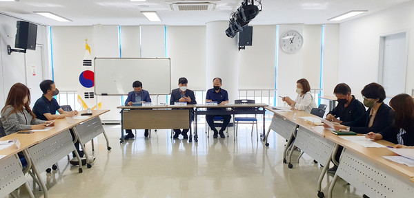 백석2동이 ‘알미한마당’을 성공적으로 개최하기 위한 논의의 자리로 직능단체장 회의를 개최했다.