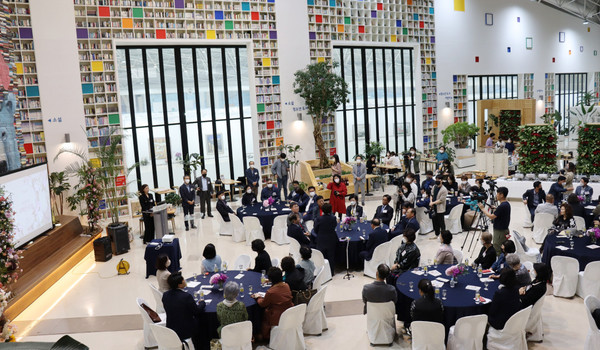 고양꽃전시관 내 플라워북카페에서 ‘대한민국 화훼인의 밤을 개최하고 있다.