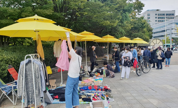 경기도 마을자치공동체 지원사업으로 주민과 함께하는 통! 통! 통! 가와지마켓이 진행되고 있다.