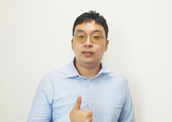 웹소설과 웹툰 등을 전문적으로 취급하는 전자책 전문 출판사 솔나미디어를 운영 중인 김호영 대표는 "직접 발로 뛰면서 경쟁력 있는 신인 작가를 영입했고, 기존 작가 중에 잠재력은 풍부한데 제 능력을 충분히 발휘하지 못한 분들을 모셔와 능력을 펼칠 기회를 드렸더니 설립 2년 만에 올해 처음 억대 매출을 기록을 눈 앞에 두고 있다"며 "중장기적으로 빠르면 5년 늦어도 10년 안에 코스닥에 상장하겠다는 목표를 가지고 있다"고 말했다.