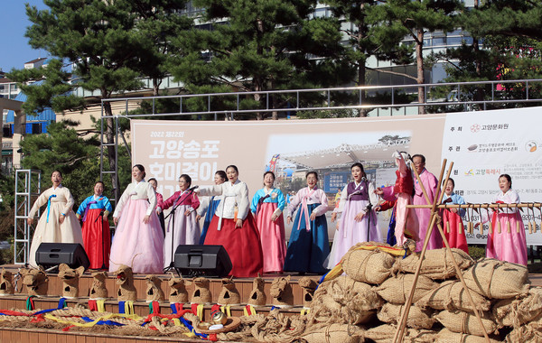 우리의 가락은 전통의 메아리가 되어 울려 퍼졌다.