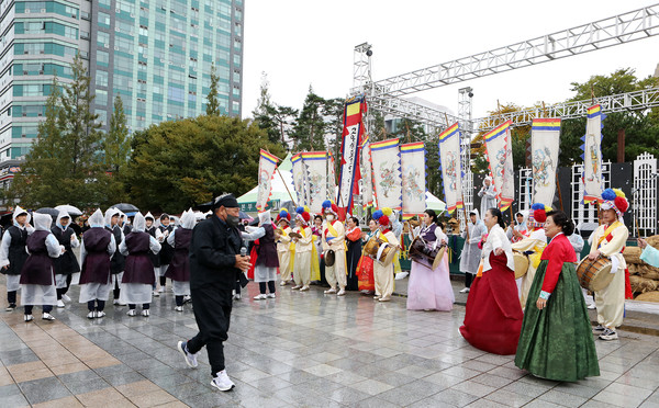대한민국 막걸리축제에서 공연된 십이지신불한당몰이놀이.