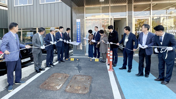 가좌동 주민자치회가 ‘가좌동 주민자치센터 개소식’을 개최하고 있다. 