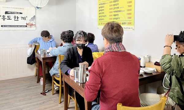 흥도동이 지역 어르신 아홉 분에게 ‘흥도 한 끼’ 8차 사업을 진행했다. ‘