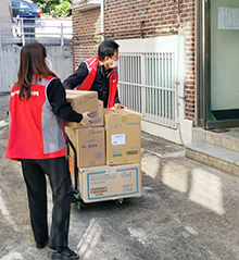 현장 지원을 하는 관계자들.