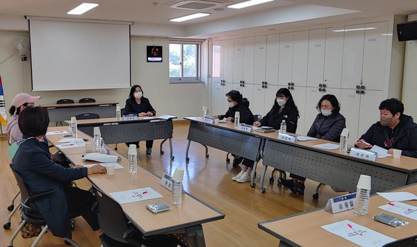 행신3동이 지역사회보장협의체 제3차 회의를 개최해 신규 위원 위촉식과 협의체의 역할을 논의했다.