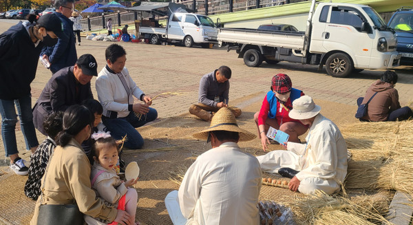 정발산동 축제추진위원회가 10월 22일 정발산공원에서 ‘정발산동 골목길 아카이브 축제’를 개최했다. 