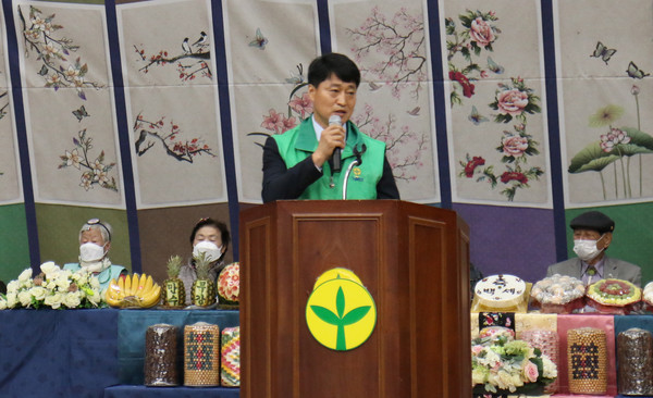 김창규 고양시새마을회장이 대회사와 인사말을 전하고 있다.
