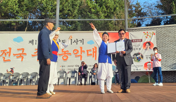 제15회 충남도지사기 전국주부농악대회에서 고양시진밭두레보존회 소속 주부들로 구성된 주부농악대가 진밭두레농악으로 차상을 차지했다. 